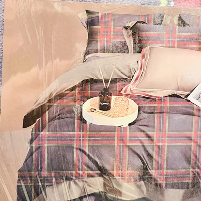 Checkered Charm Double Bedsheet Set with 2Pcs Pillow Covers